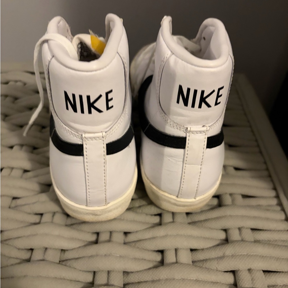 These are Nike Blazers 77 women’s size 11. - Picture 3 of 5